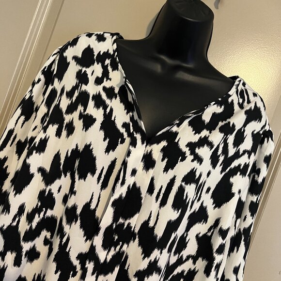 Women's 1X Black & White Animal Print Blouse - Picture 1 of 8